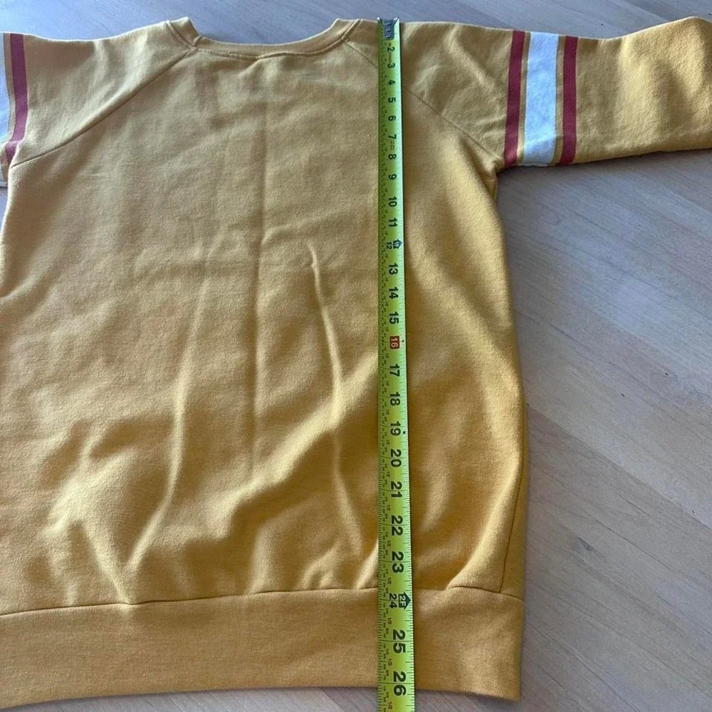 University of Iowa‎ crewneck small - Picture 5 of 7